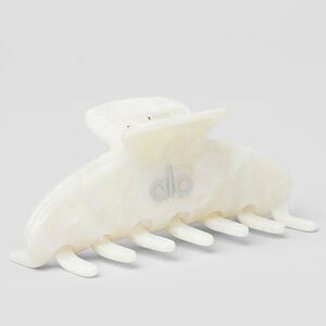 ALO Yoga Cream Hair Claw Clip